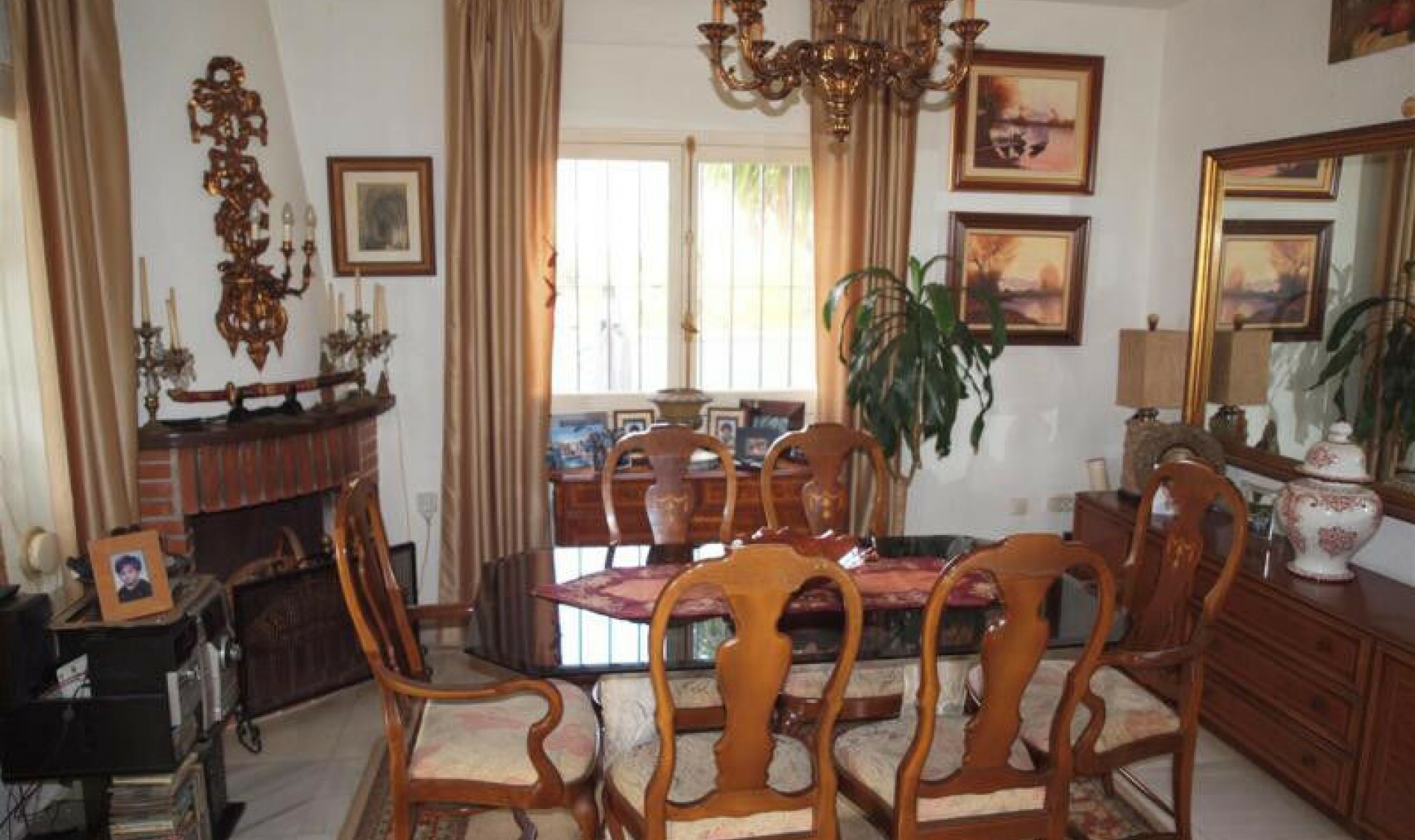 Resale - House -
Benagalbon