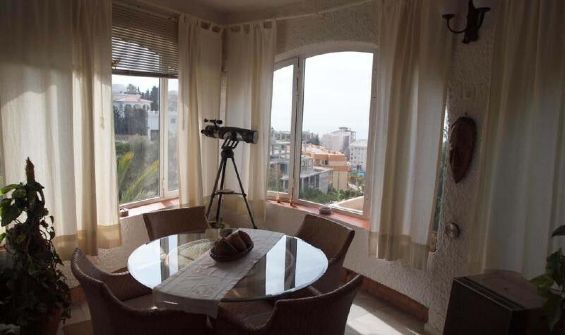 Resale - House -
Benagalbon