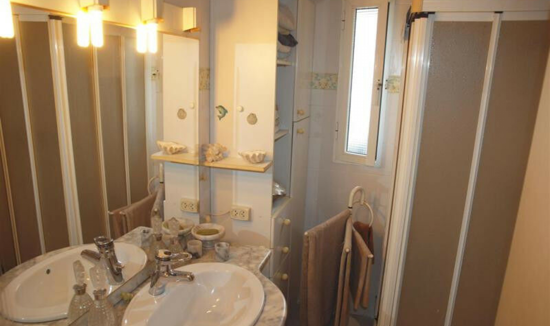 Resale - House -
Benagalbon