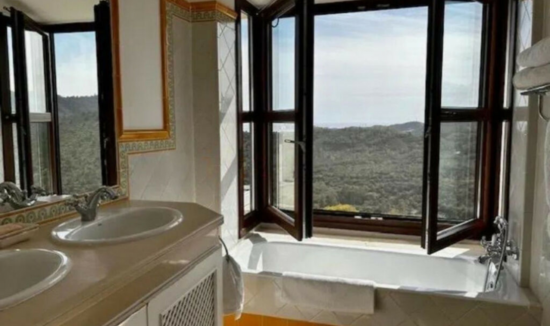 Resale - House -
Benahavís