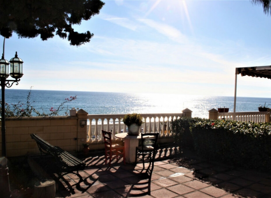 Resale - House -
Benajarafe