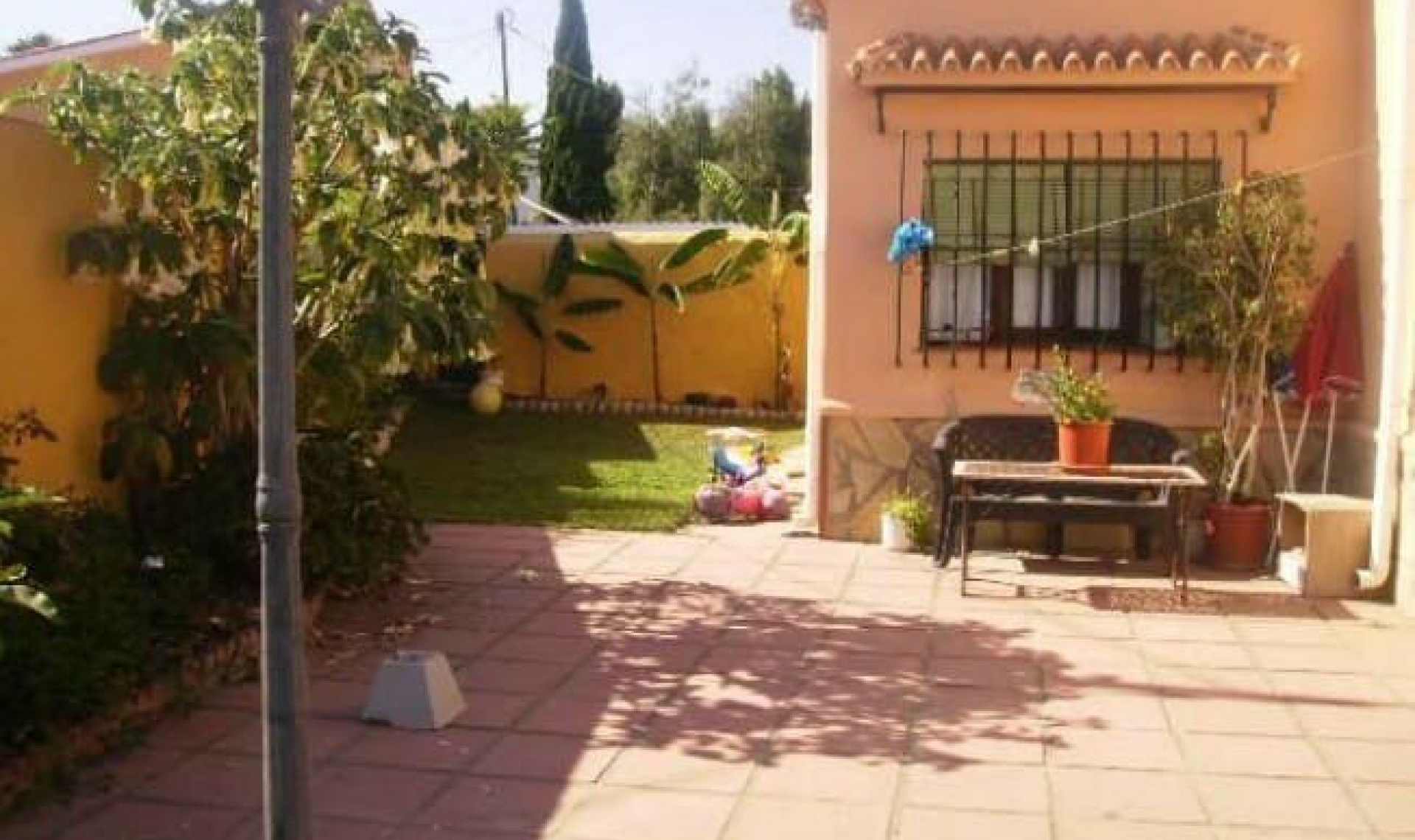 Resale - House -
Benajarafe
