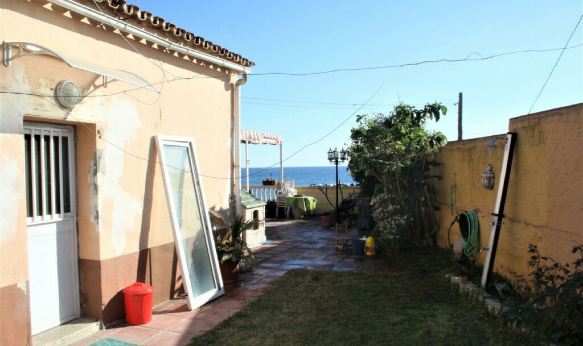 Resale - House -
Benajarafe
