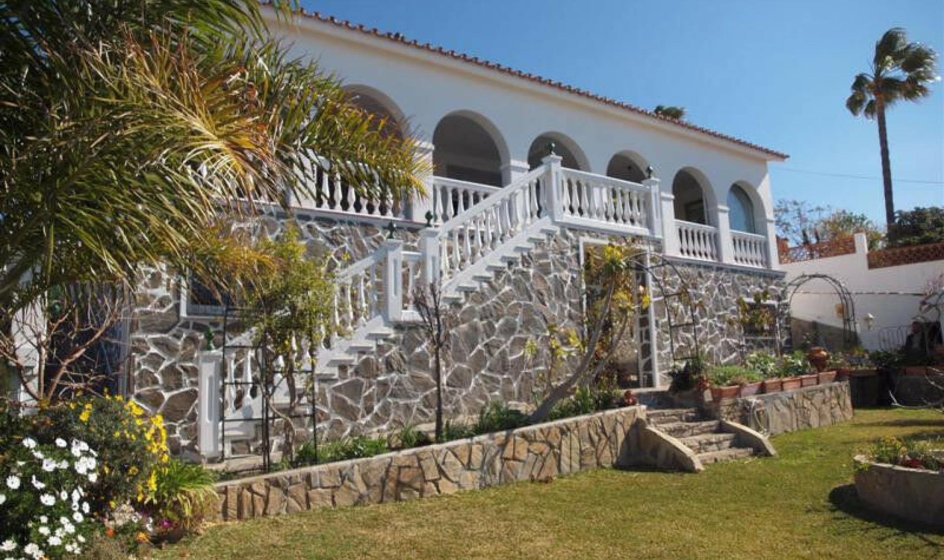 Resale - House -
Benajarafe