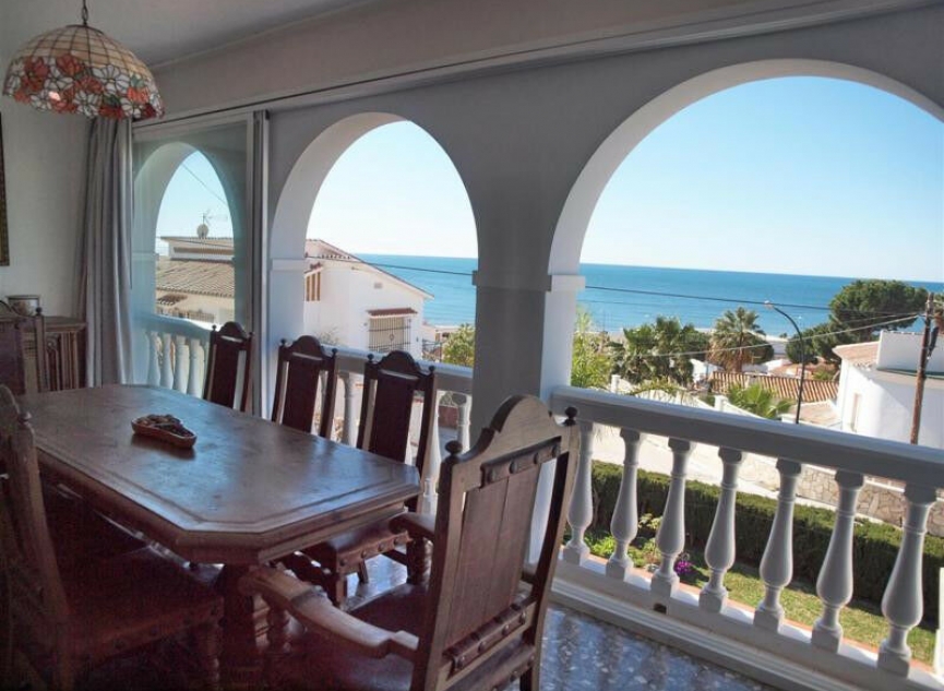 Resale - House -
Benajarafe