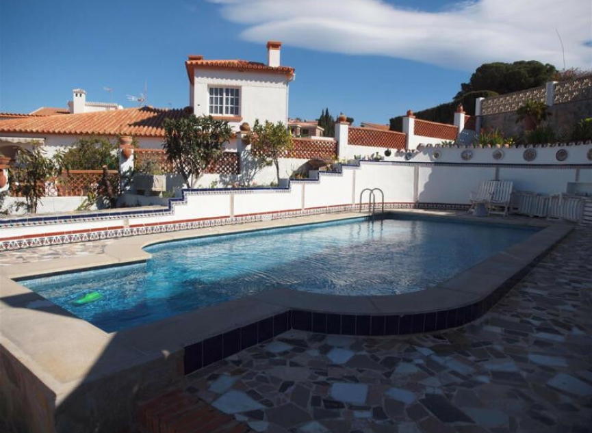 Resale - House -
Benajarafe