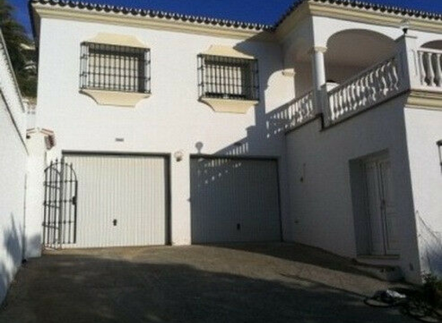 Resale - House -
Benajarafe