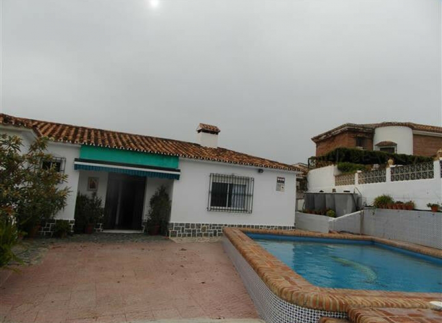 Resale - House -
Benajarafe