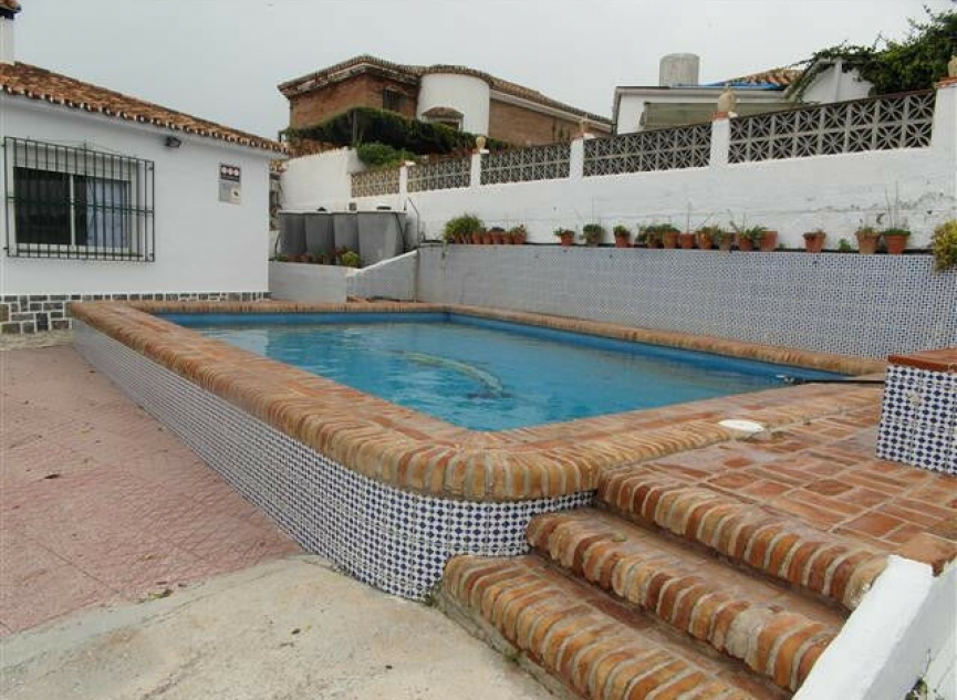 Resale - House -
Benajarafe