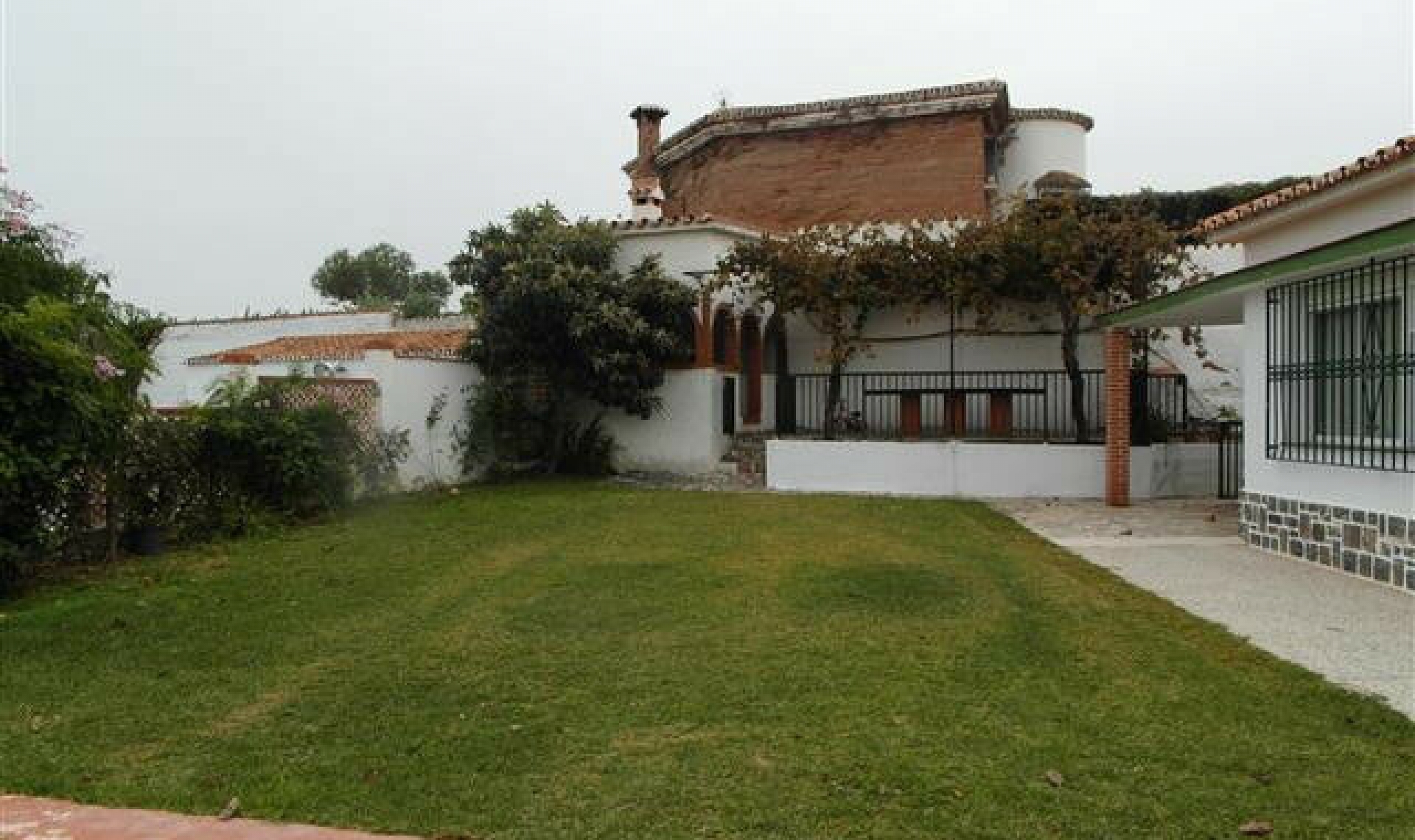 Resale - House -
Benajarafe