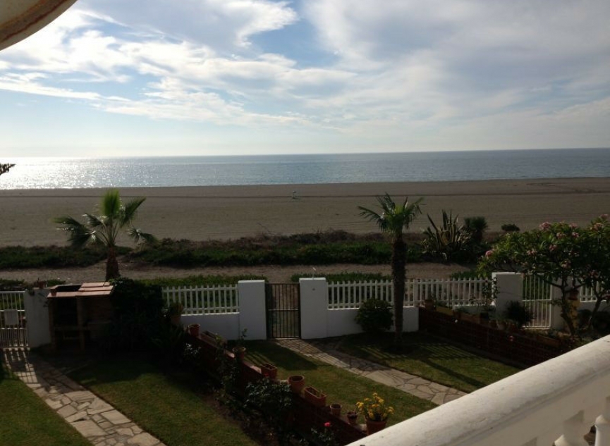 Resale - House -
Benajarafe