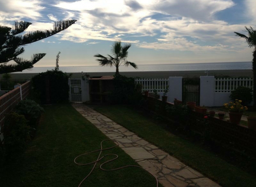 Resale - House -
Benajarafe