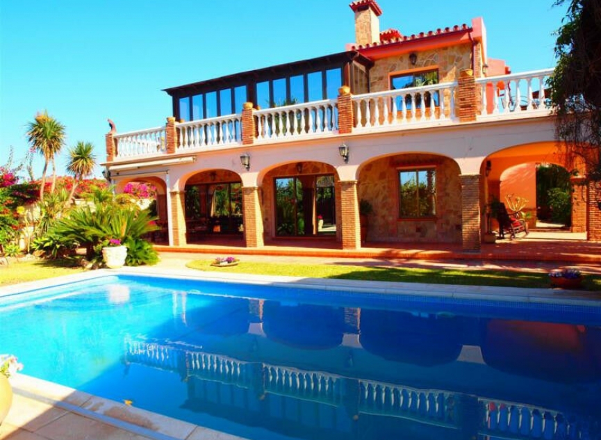 Resale - House -
Benajarafe