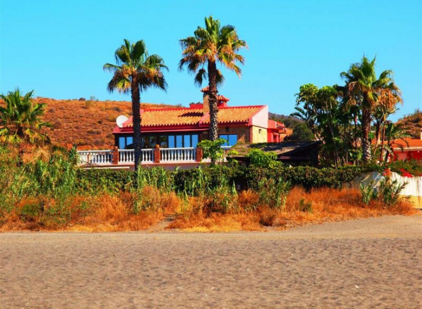 Resale - House -
Benajarafe