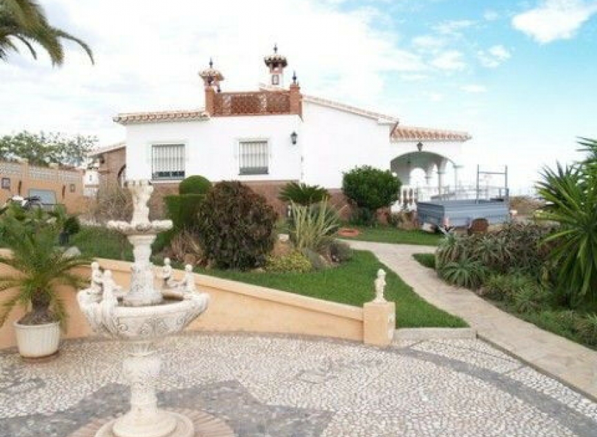 Resale - House -
Benajarafe