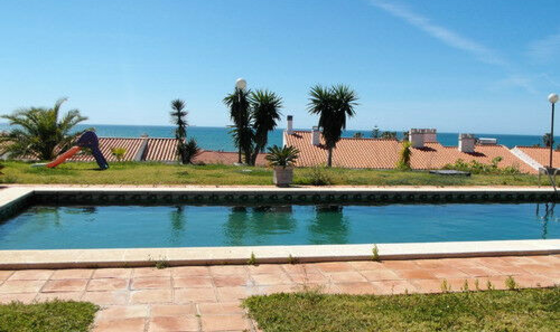 Resale - House -
Benajarafe