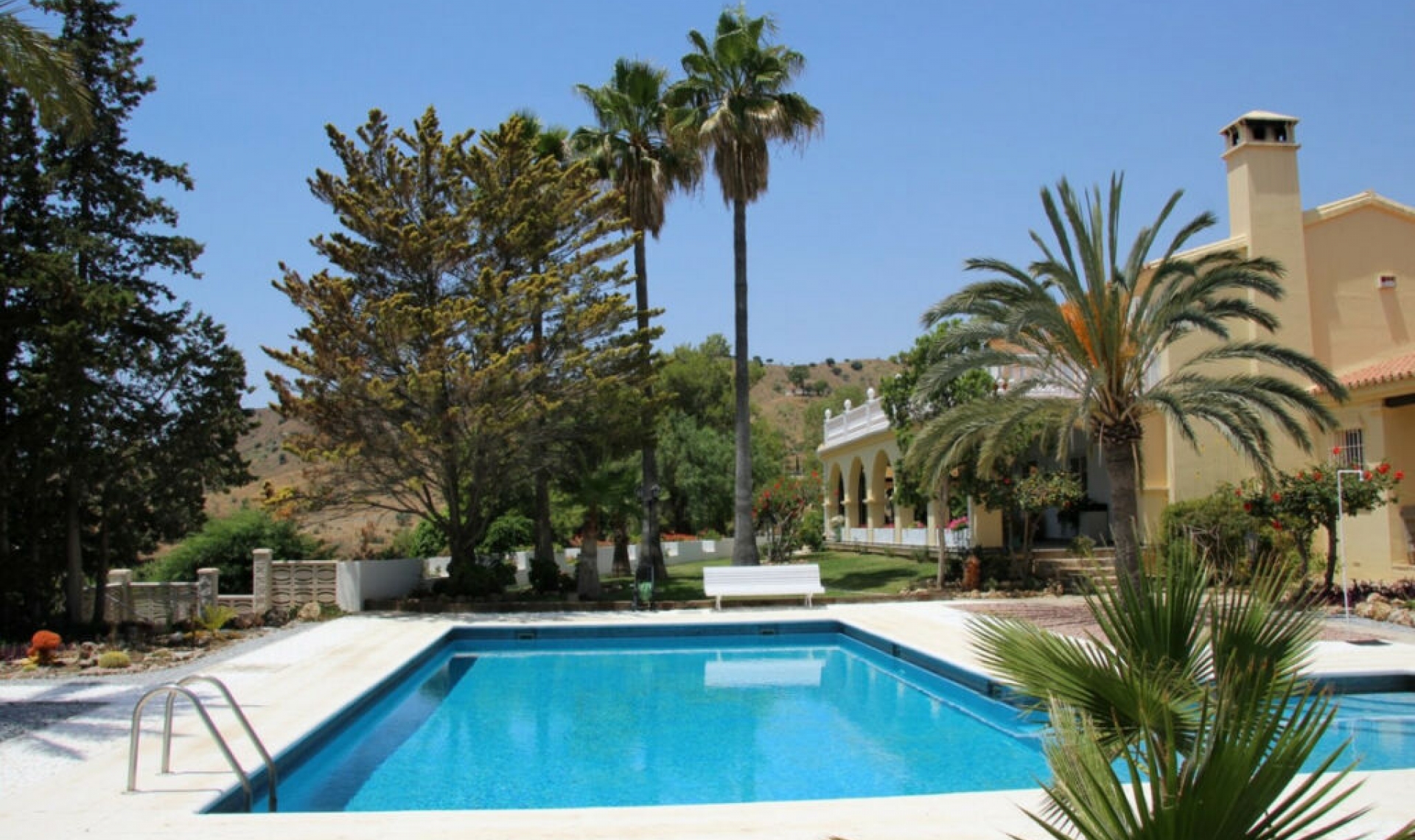 Resale - House -
Benajarafe