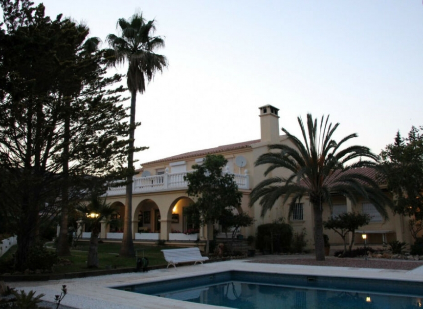 Resale - House -
Benajarafe