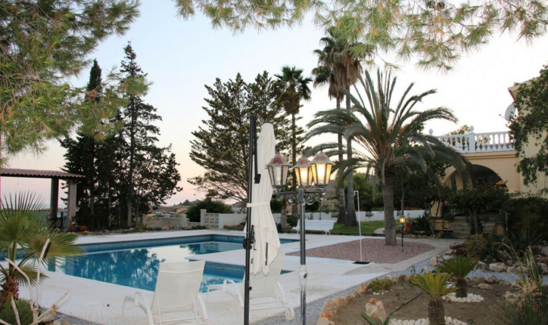 Resale - House -
Benajarafe