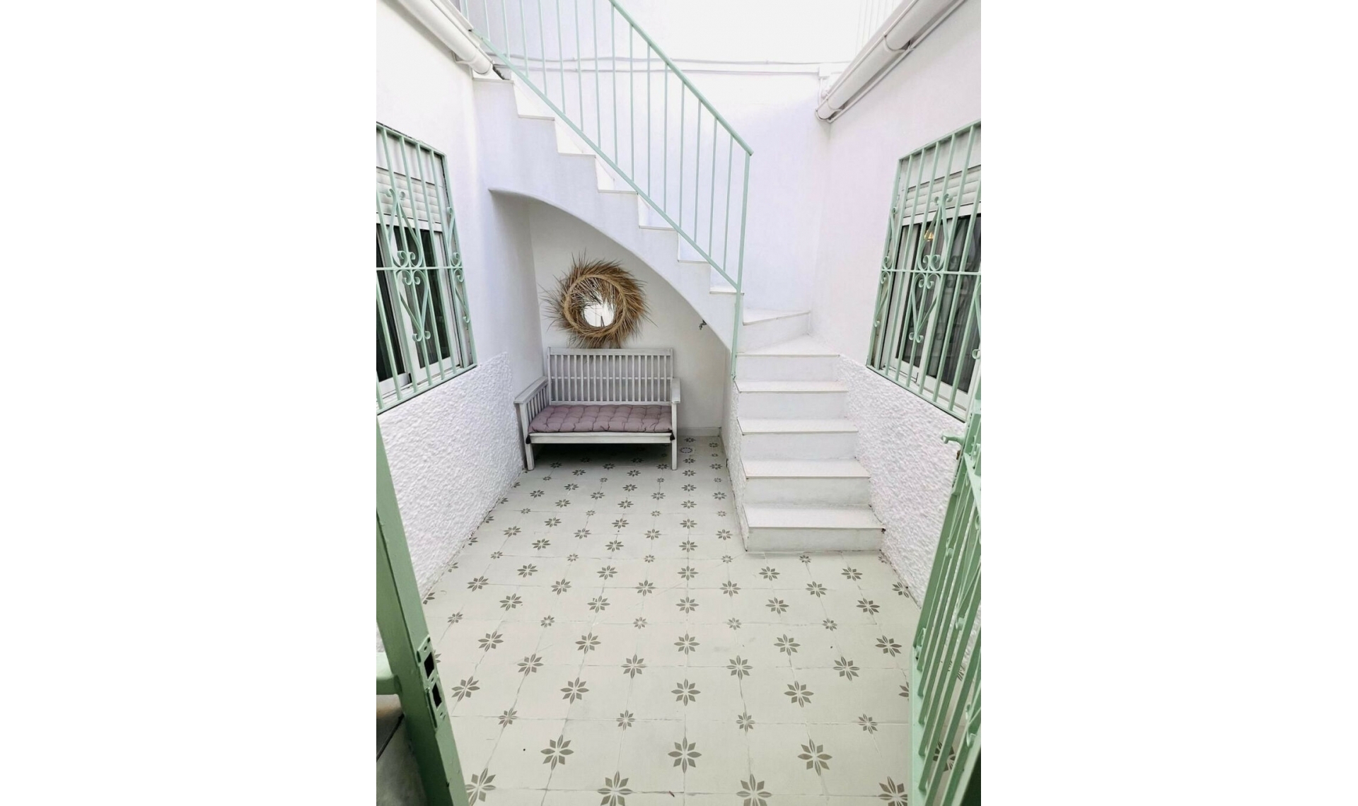 Resale - House -
Benajarafe