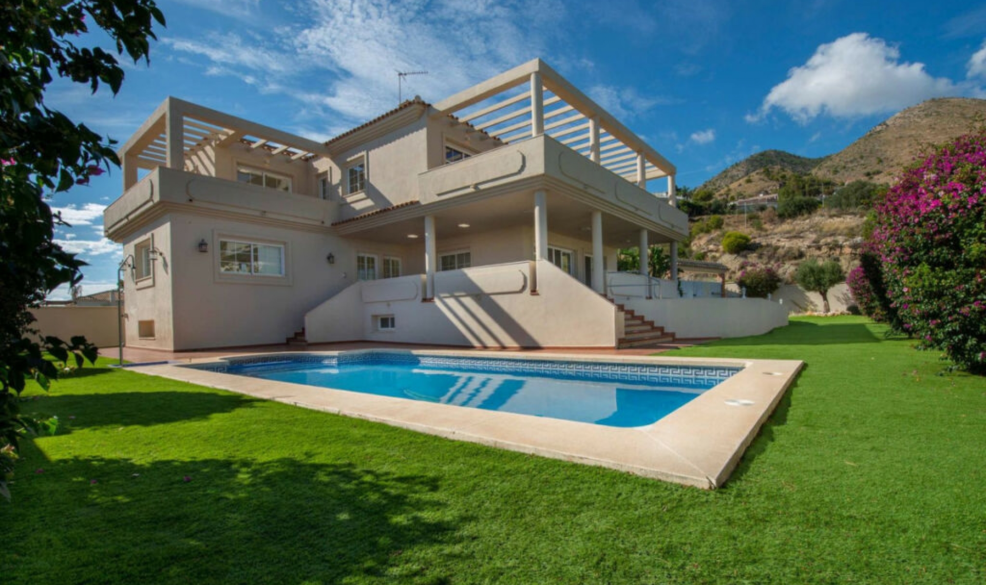 Resale - House -
Benalmadena Pueblo