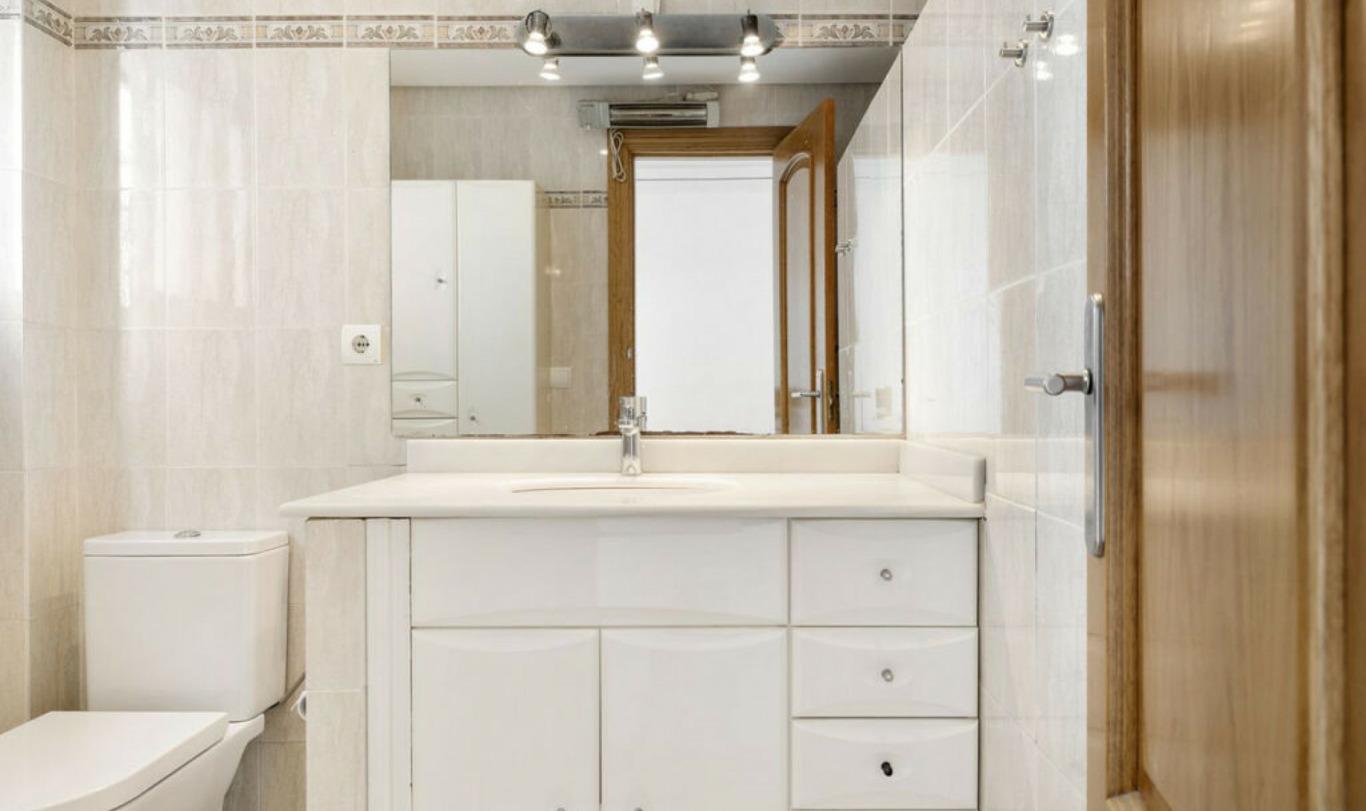 Resale - House -
Benalmadena Pueblo