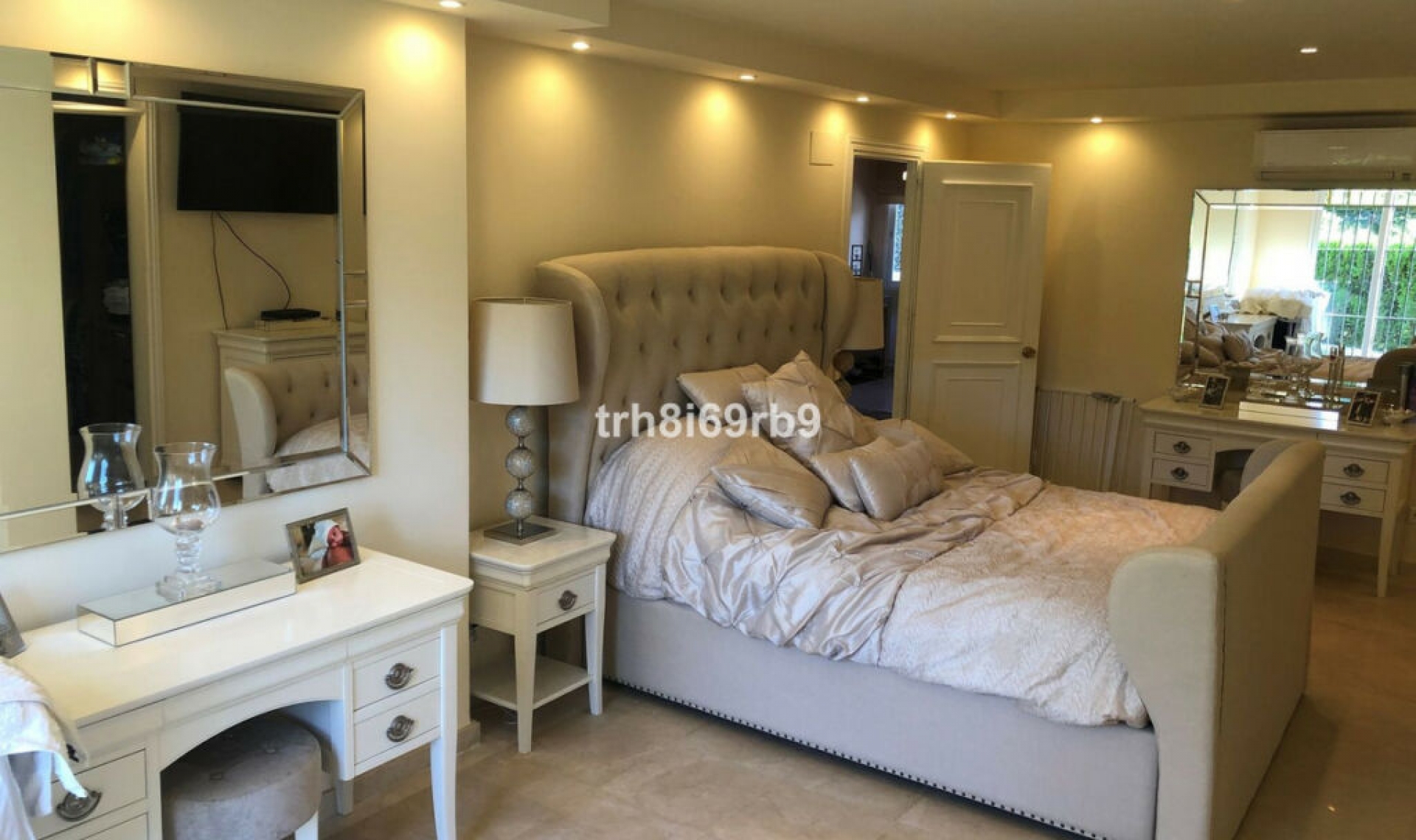 Resale - House -
Benamara