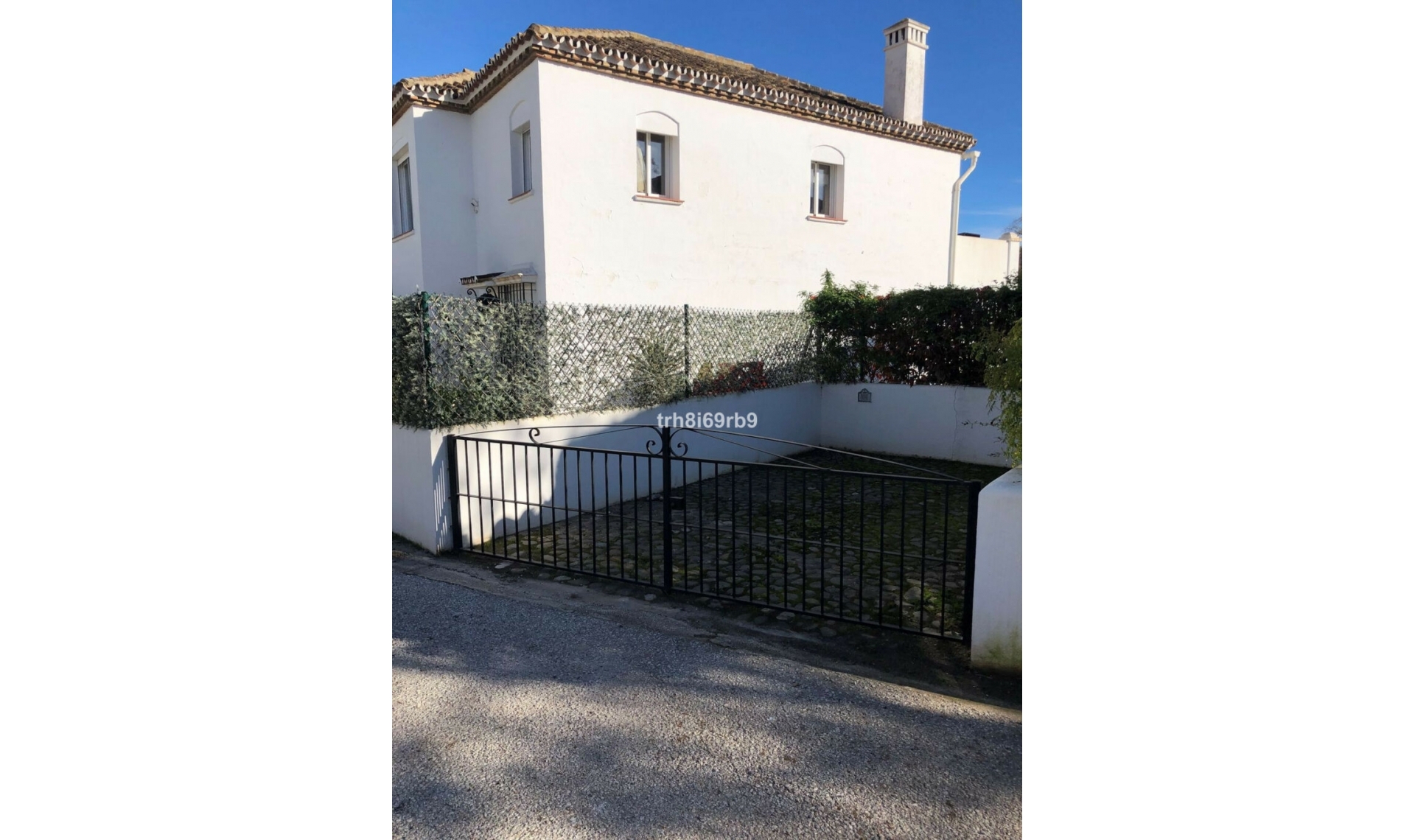 Resale - House -
Benamara