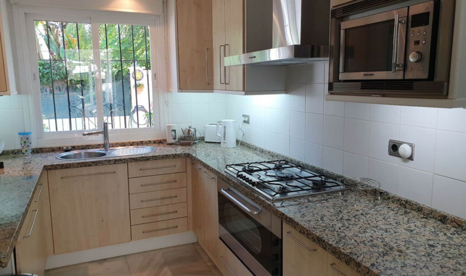 Resale - House -
Benamara