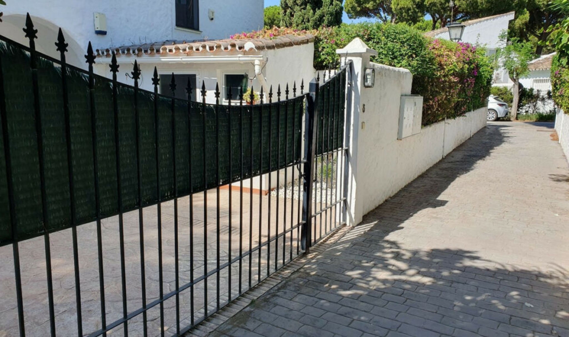 Resale - House -
Benamara