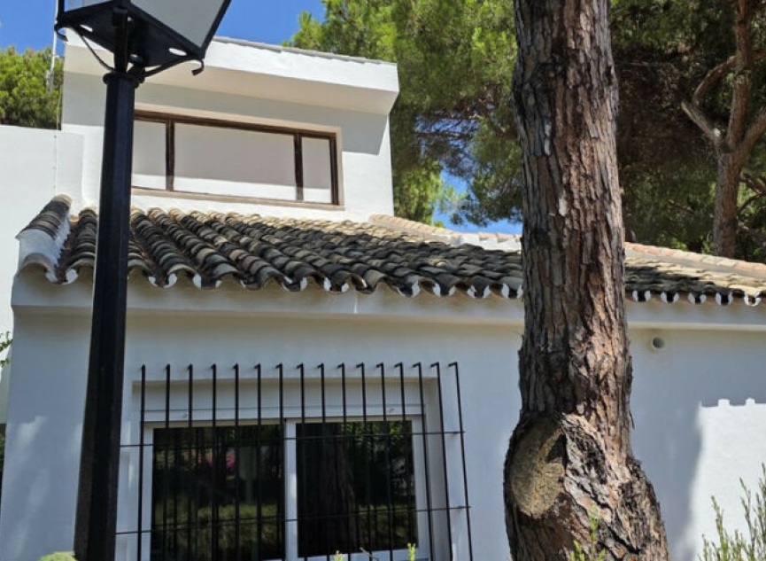 Resale - House -
Benamara