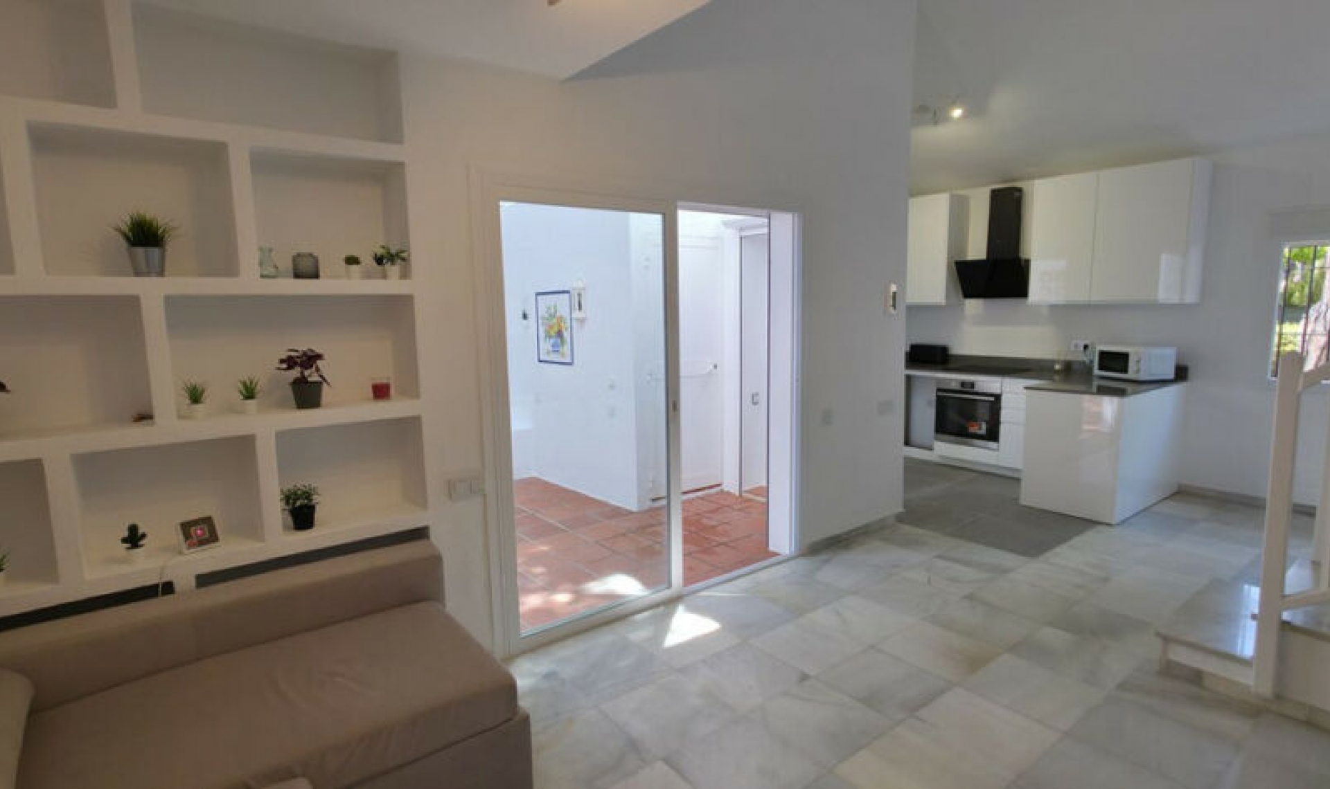 Resale - House -
Benamara