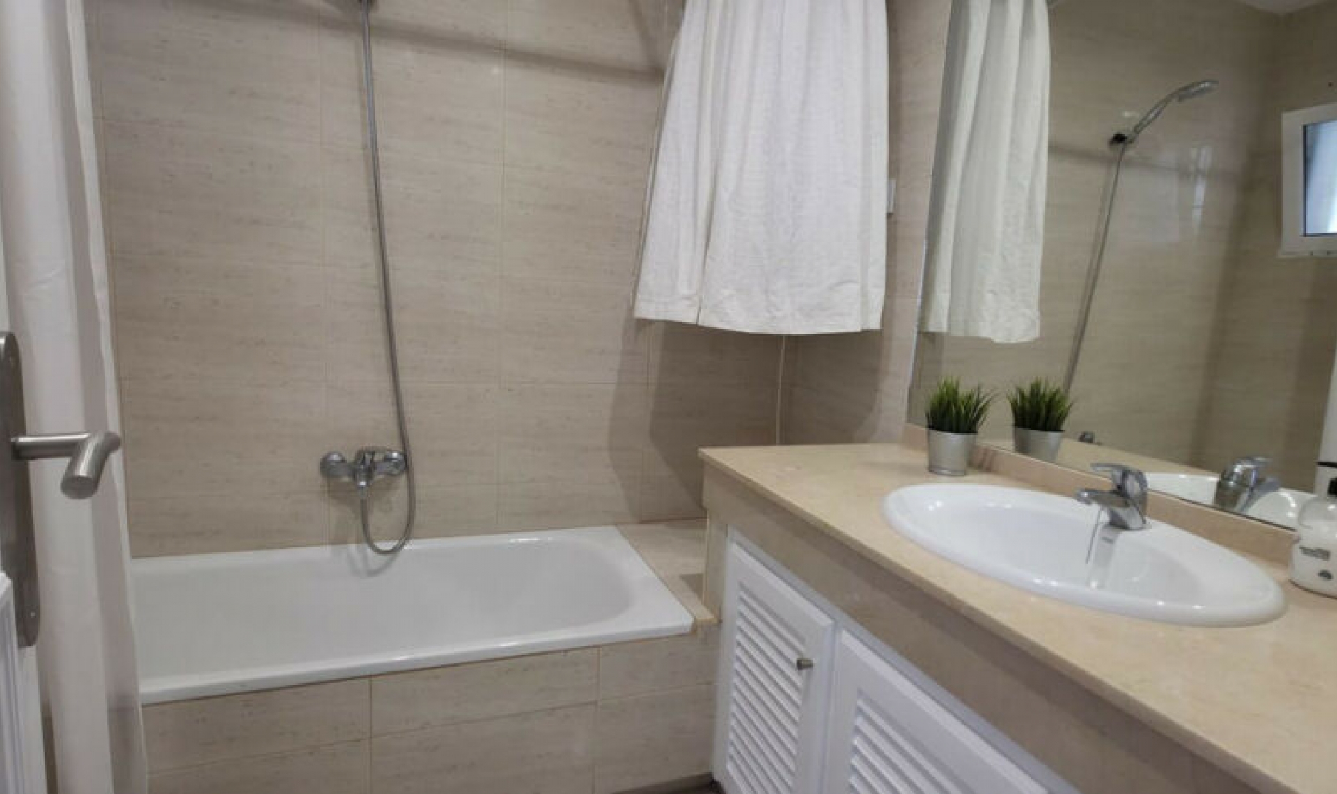 Resale - House -
Benamara