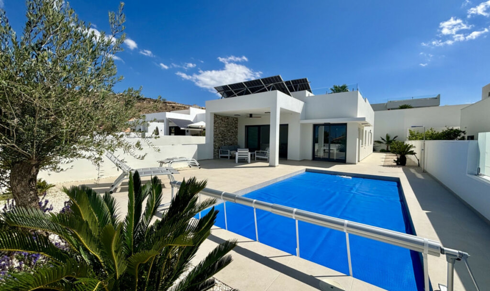 Resale - House -
Benijofar