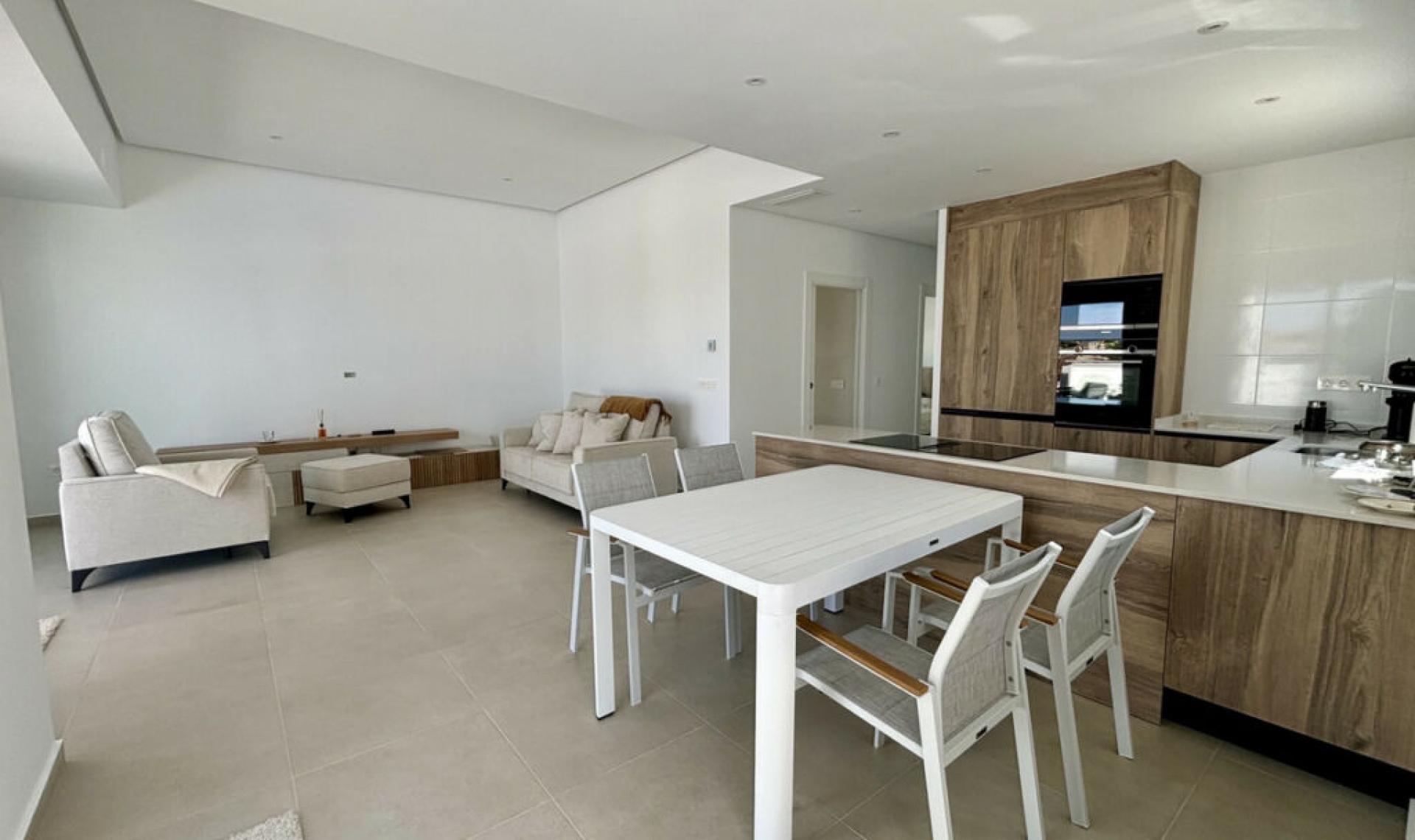 Resale - House -
Benijofar