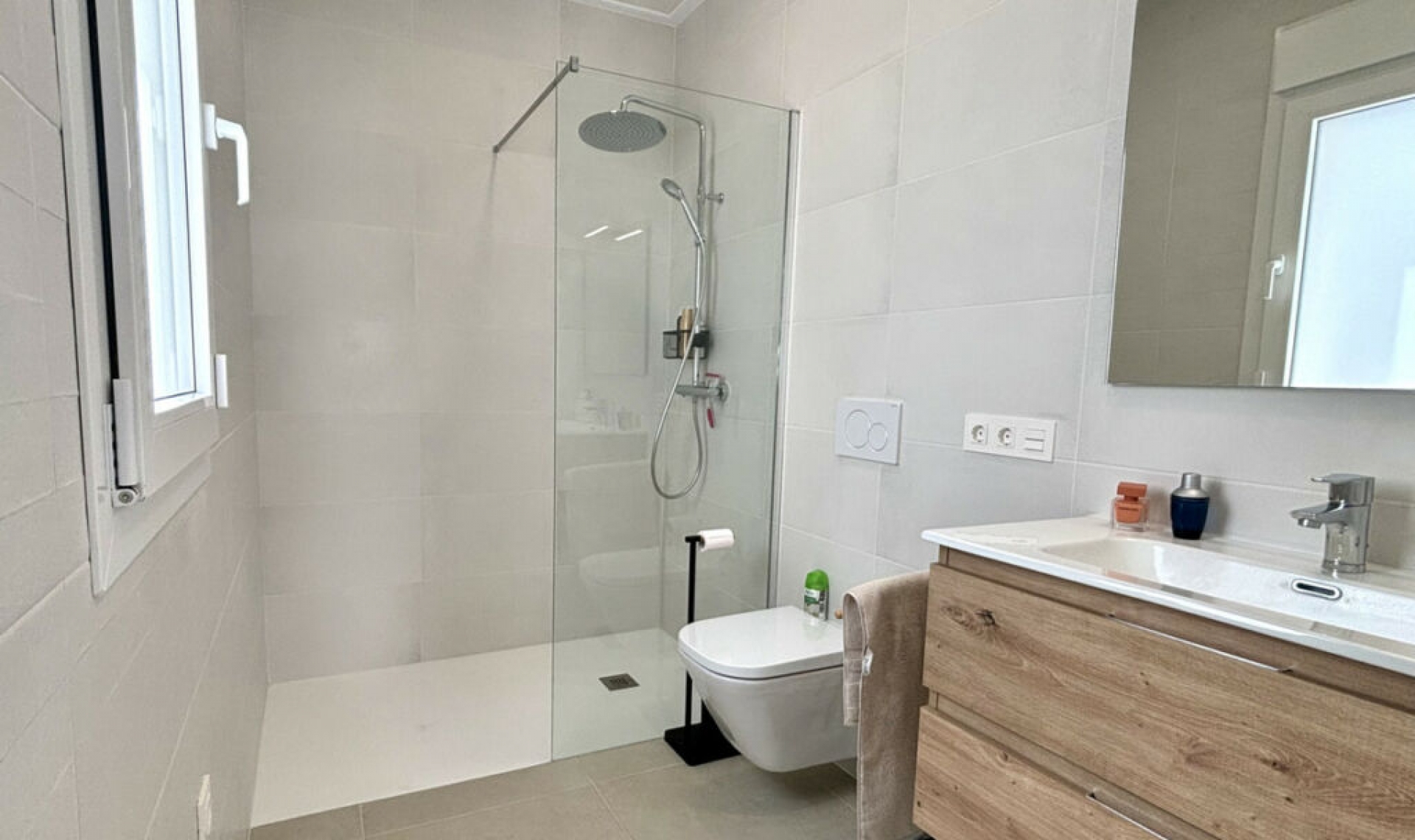 Resale - House -
Benijofar