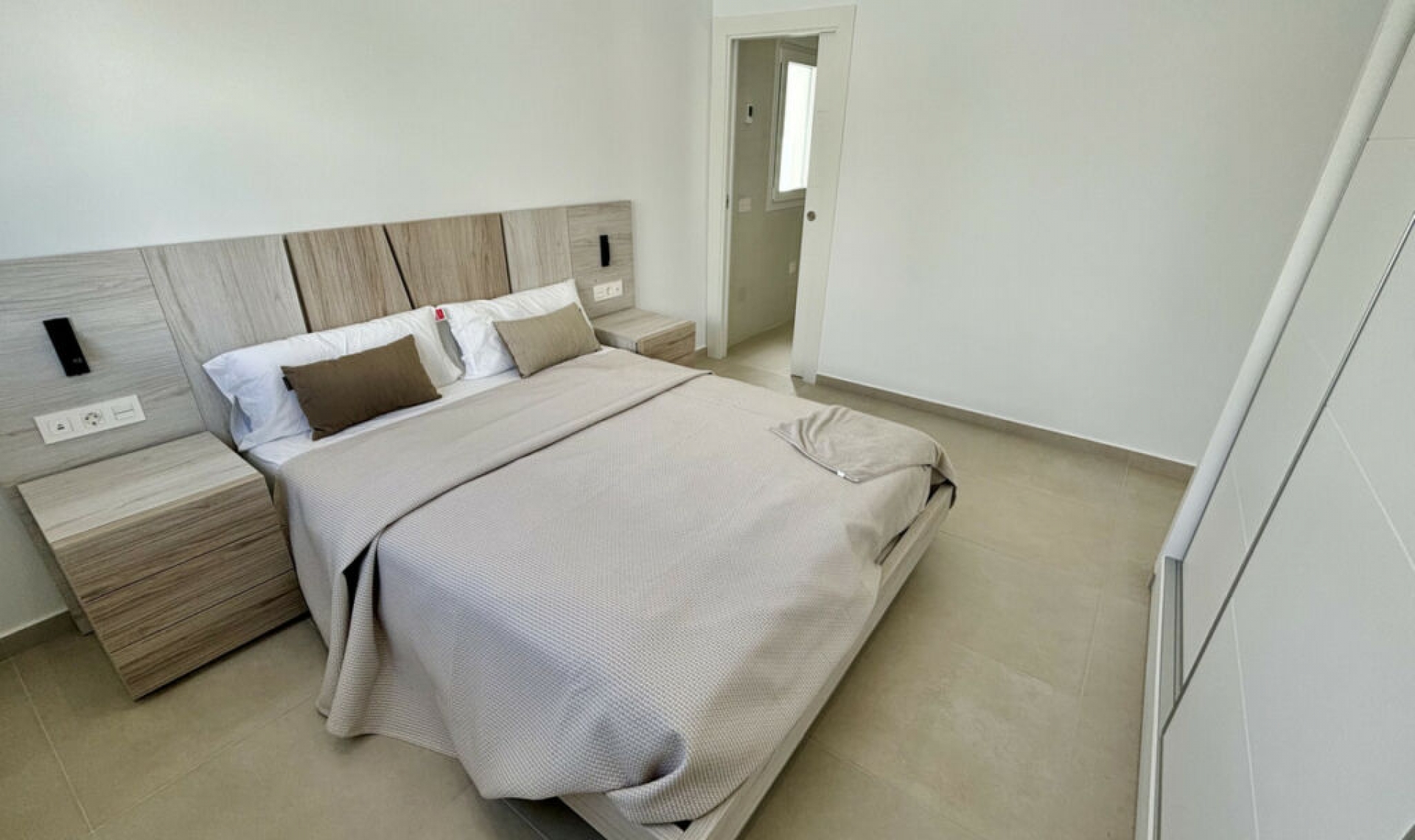 Resale - House -
Benijofar