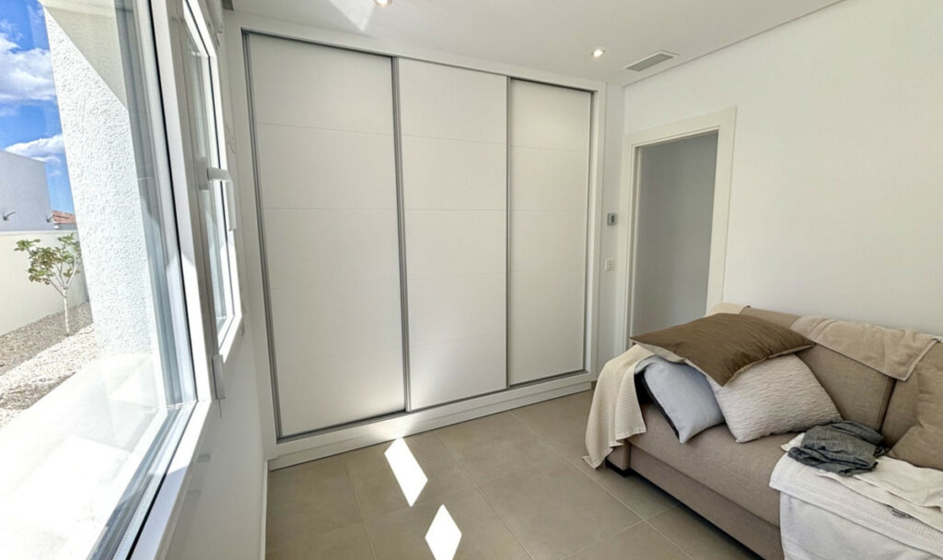 Resale - House -
Benijofar