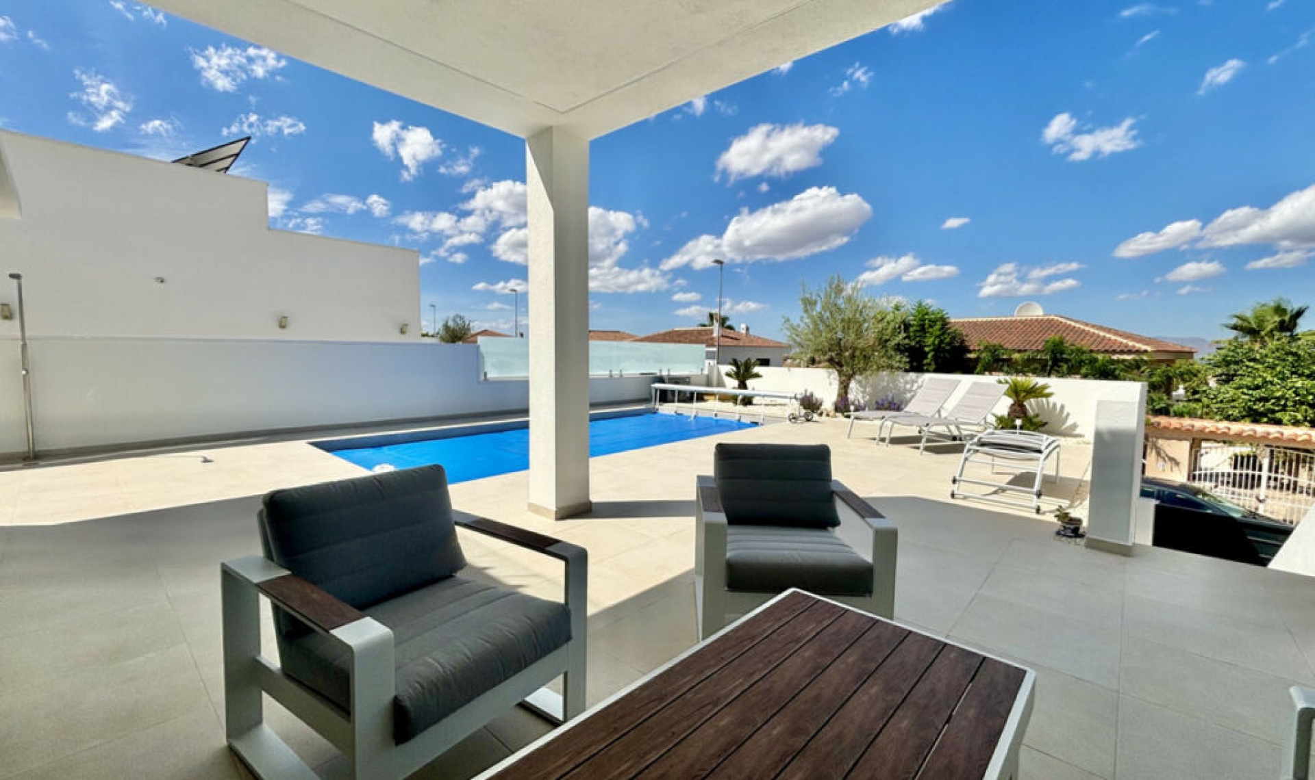 Resale - House -
Benijofar