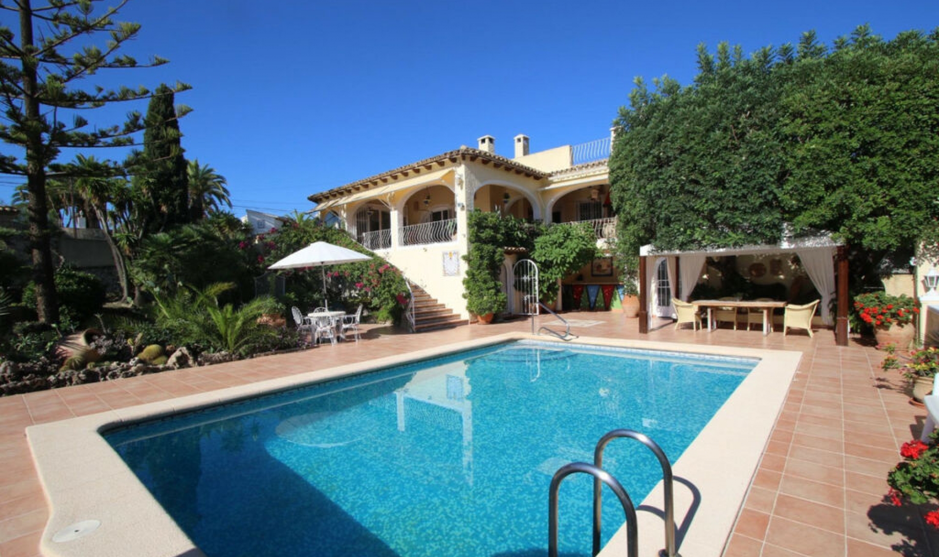 Resale - House -
Benissa