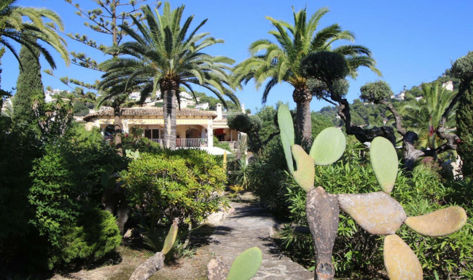 Resale - House -
Benissa