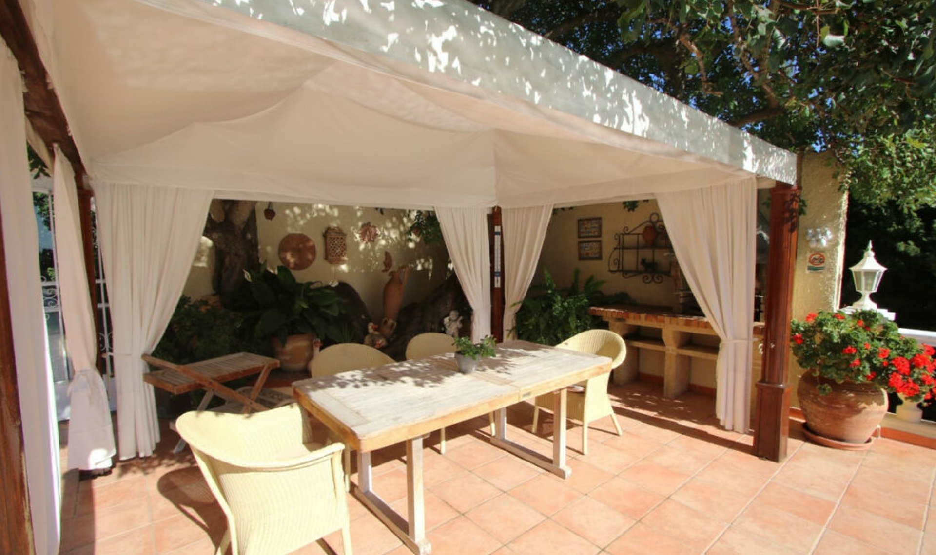 Resale - House -
Benissa