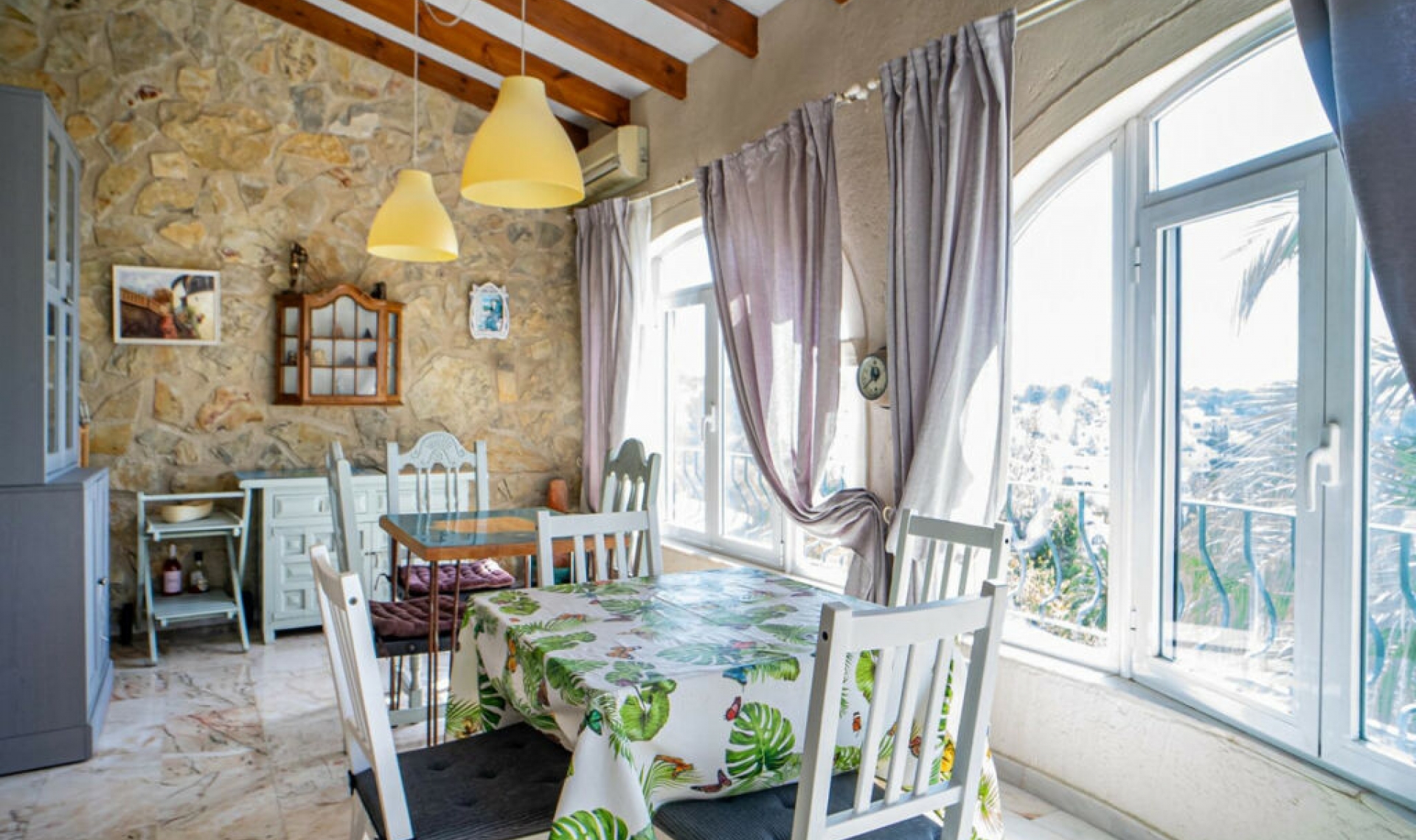 Resale - House -
Benissa