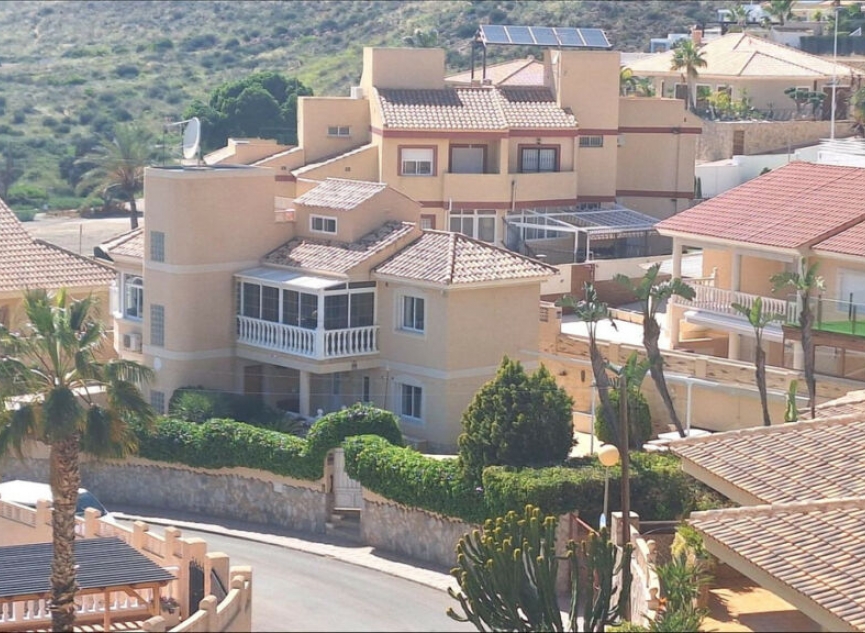 Resale - House -
Bolnuevo