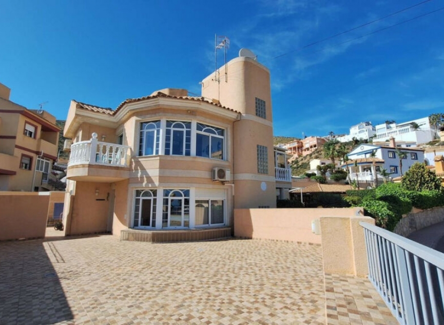 Resale - House -
Bolnuevo