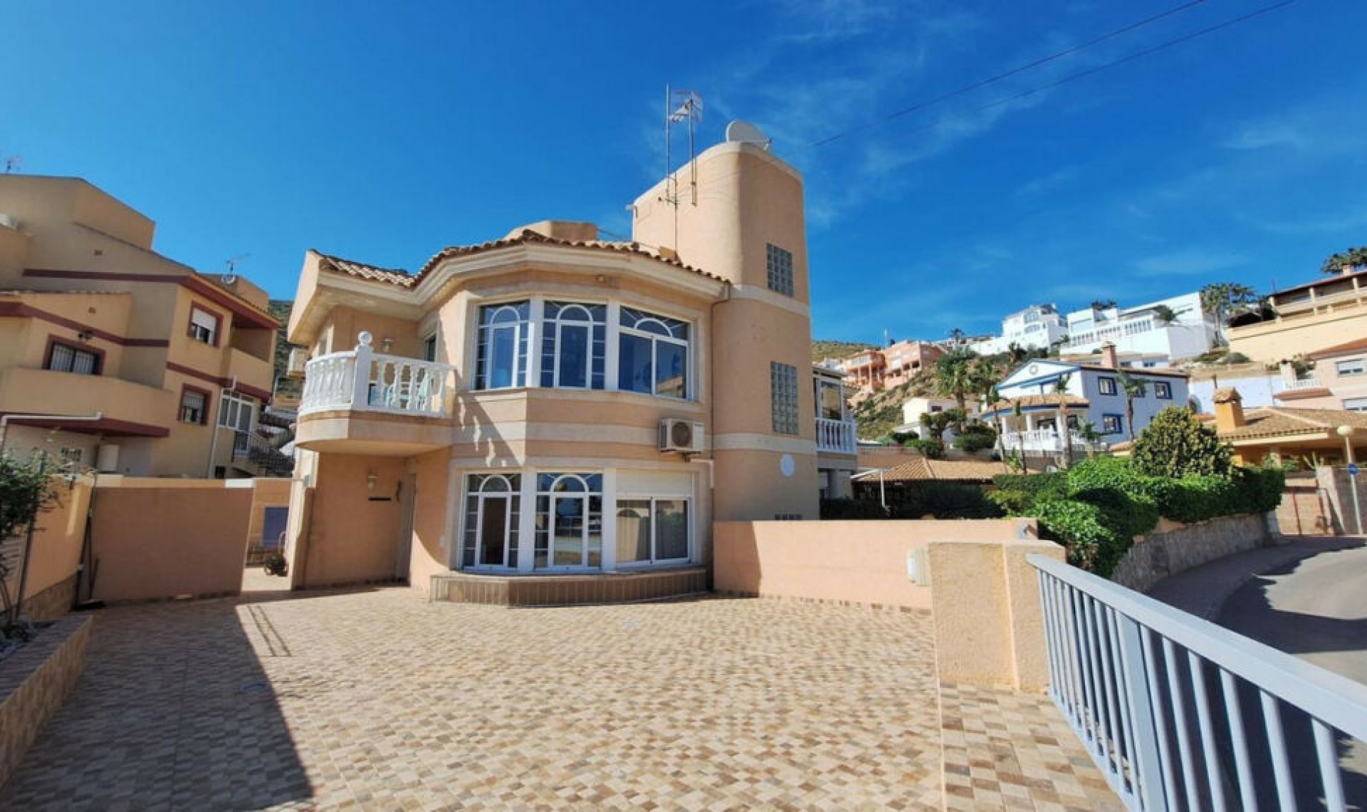Resale - House -
Bolnuevo
