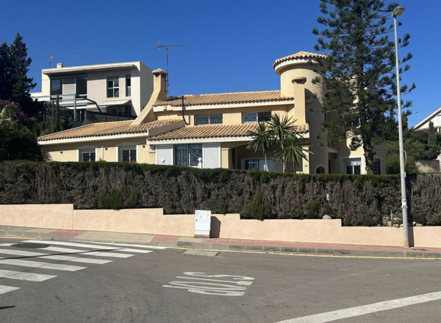 Resale - House -
Cabo de Palos