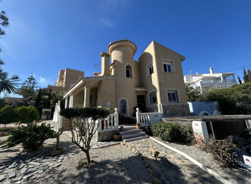 Resale - House -
Cabo de Palos