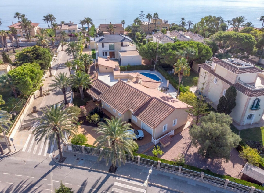 Resale - House -
Cabo Roig