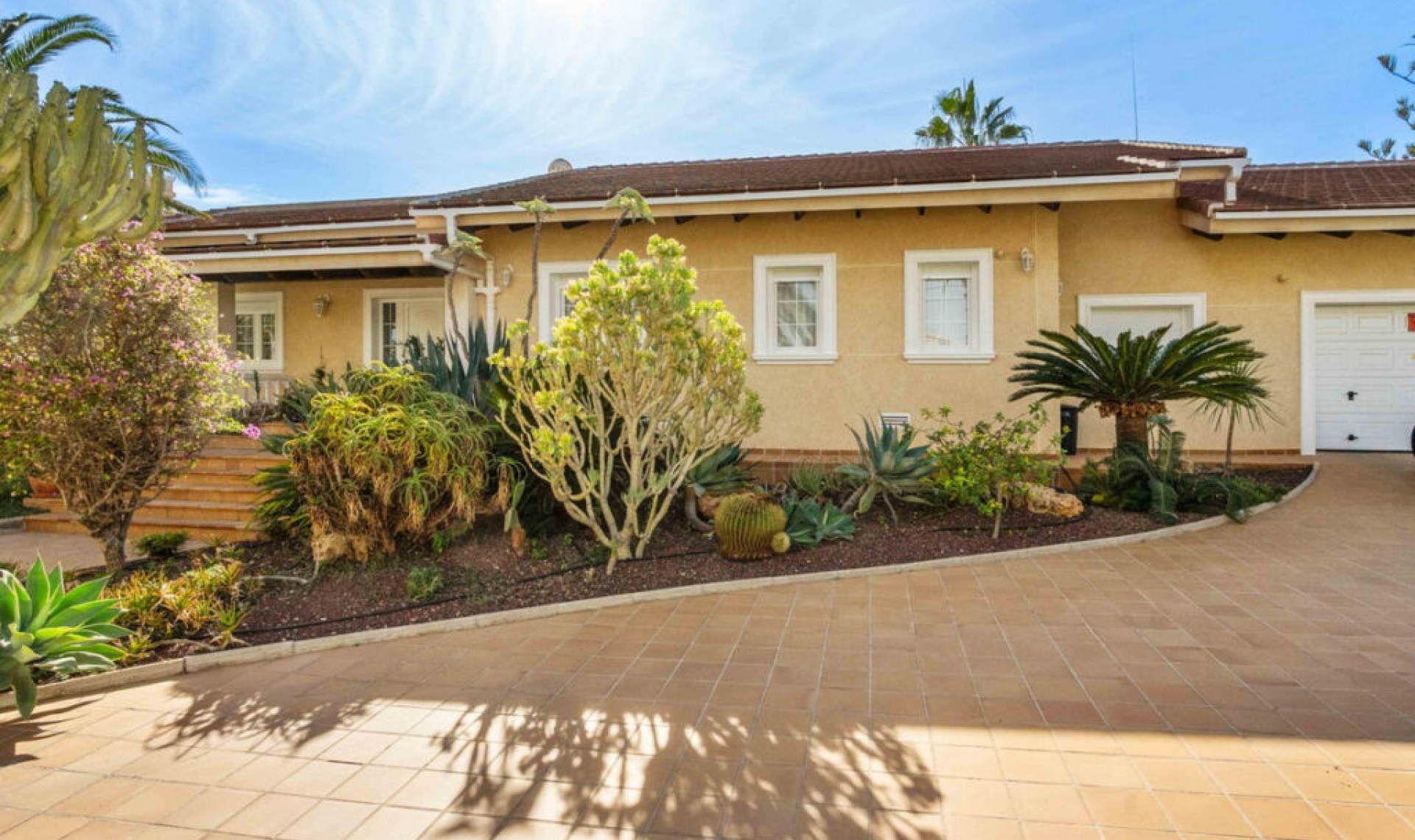 Resale - House -
Cabo Roig